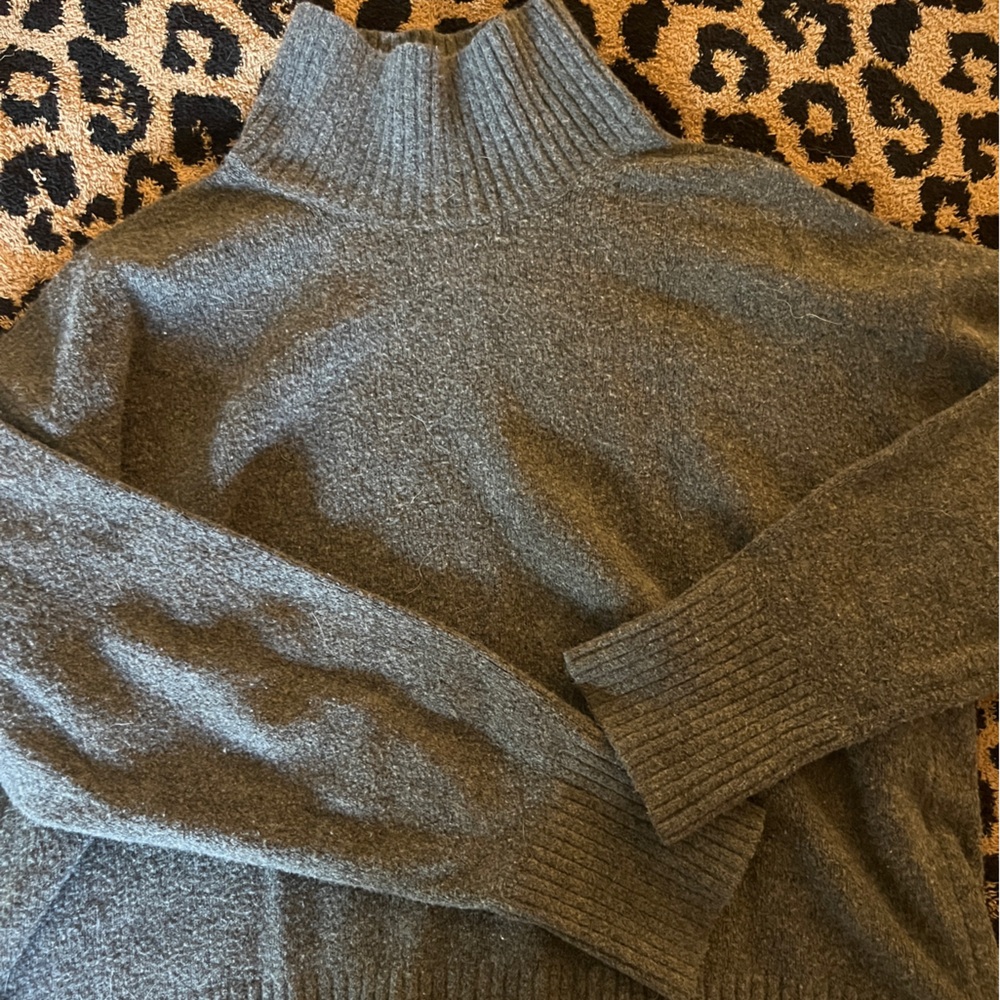 Uniqlo mock neck sweater
